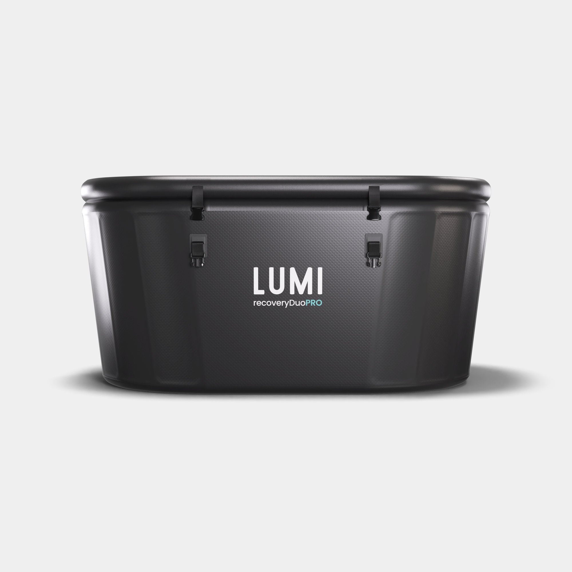 LUMI Recovery Duo PRO ice bath with the lid on