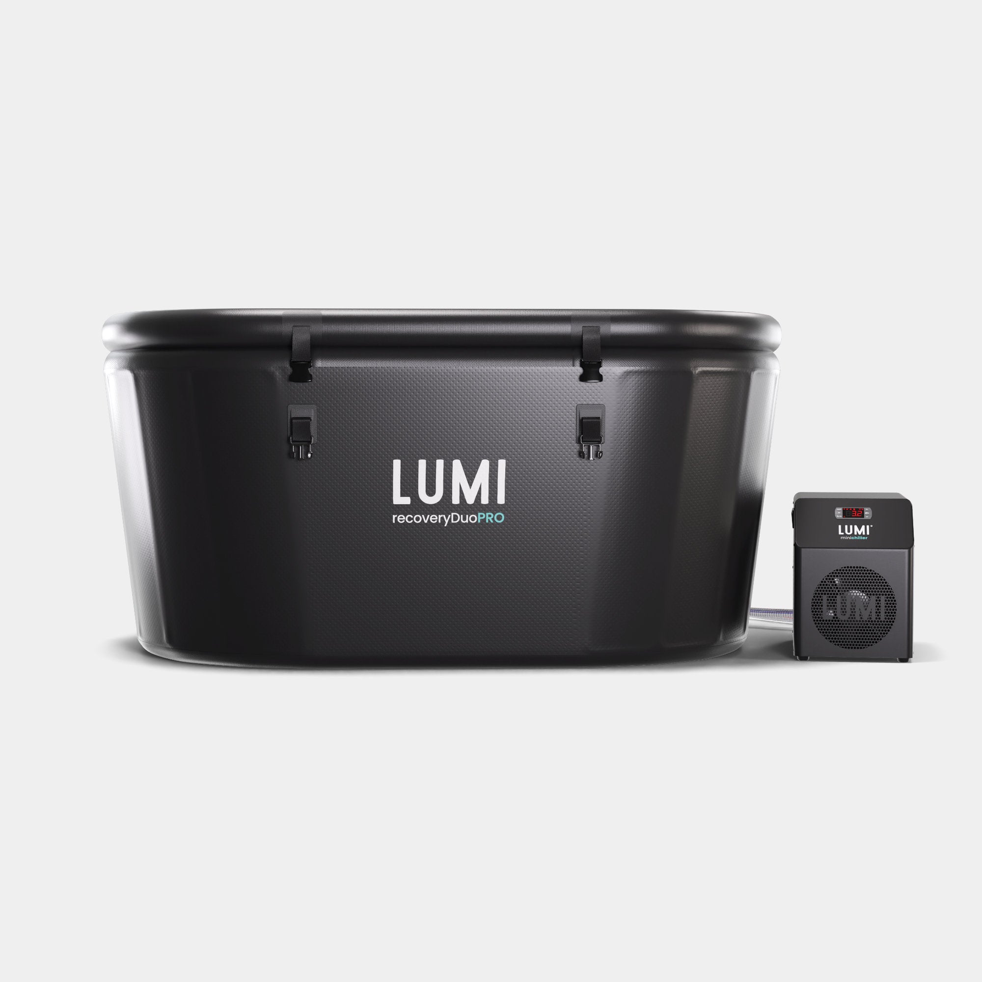 LUMI Recovery Duo PRO ice bath with the LUMI Mini Chiller